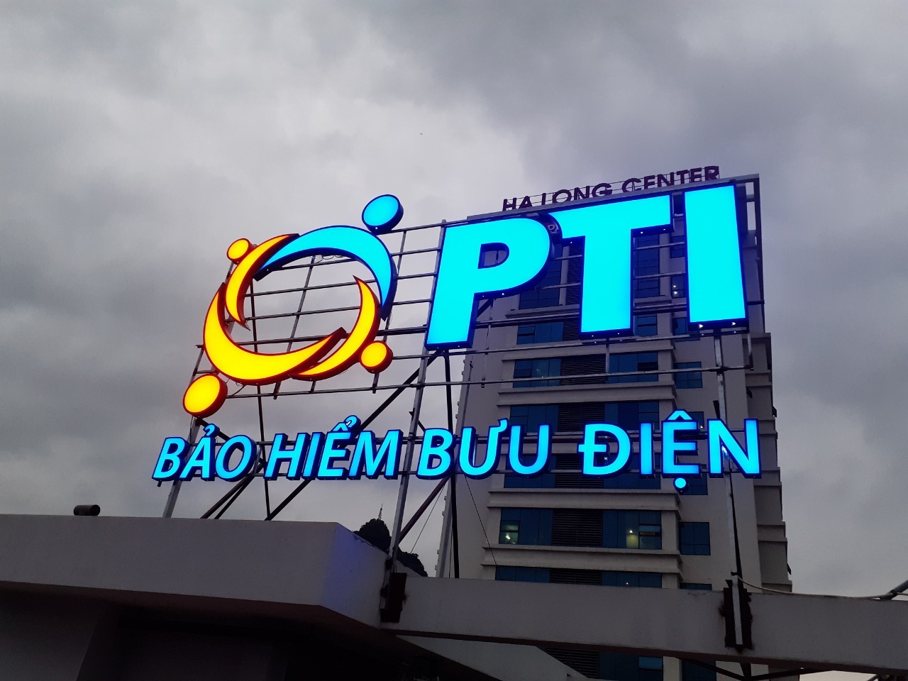 bảng hiệu mica