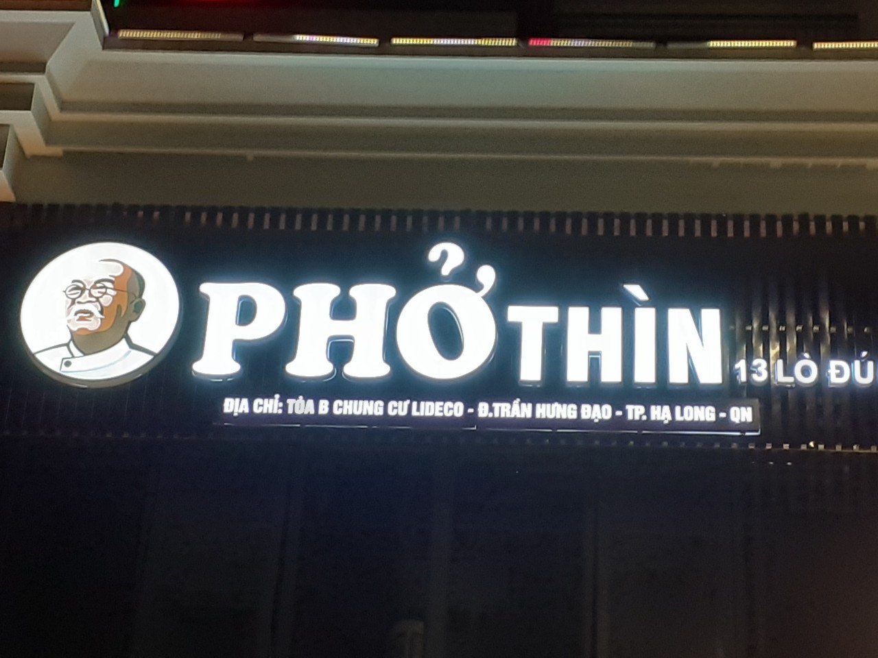 thiết kế thi công biển quảng cáo ma trận